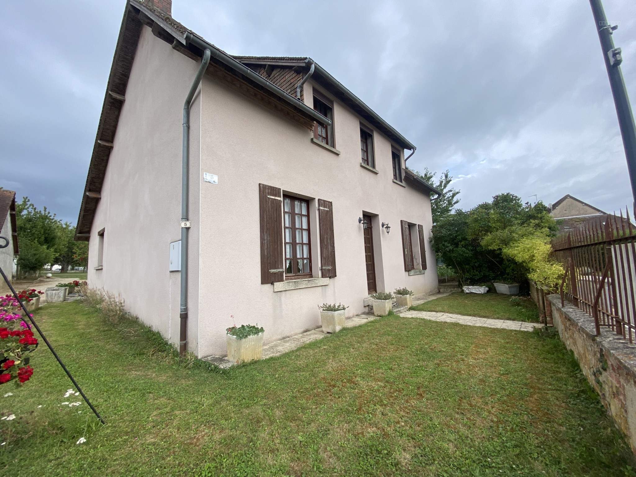 Maison à vendre à Villeneuve en Perseigne, 167 m², 6 pièces – photo 1 sur 12