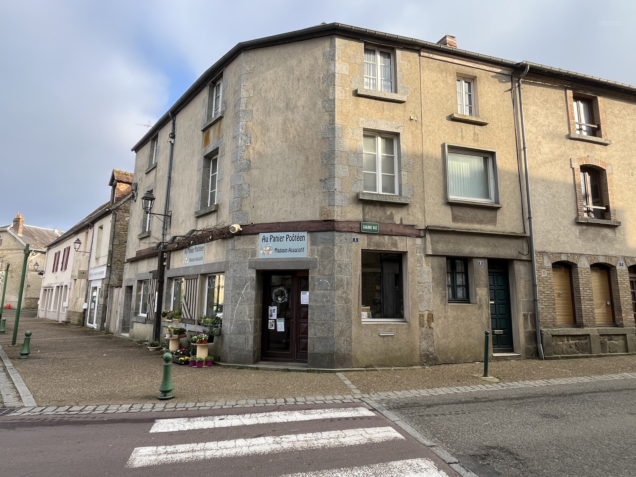 Immeuble à vendre à St pierre des nids, 145 m² – photo 1 sur 7