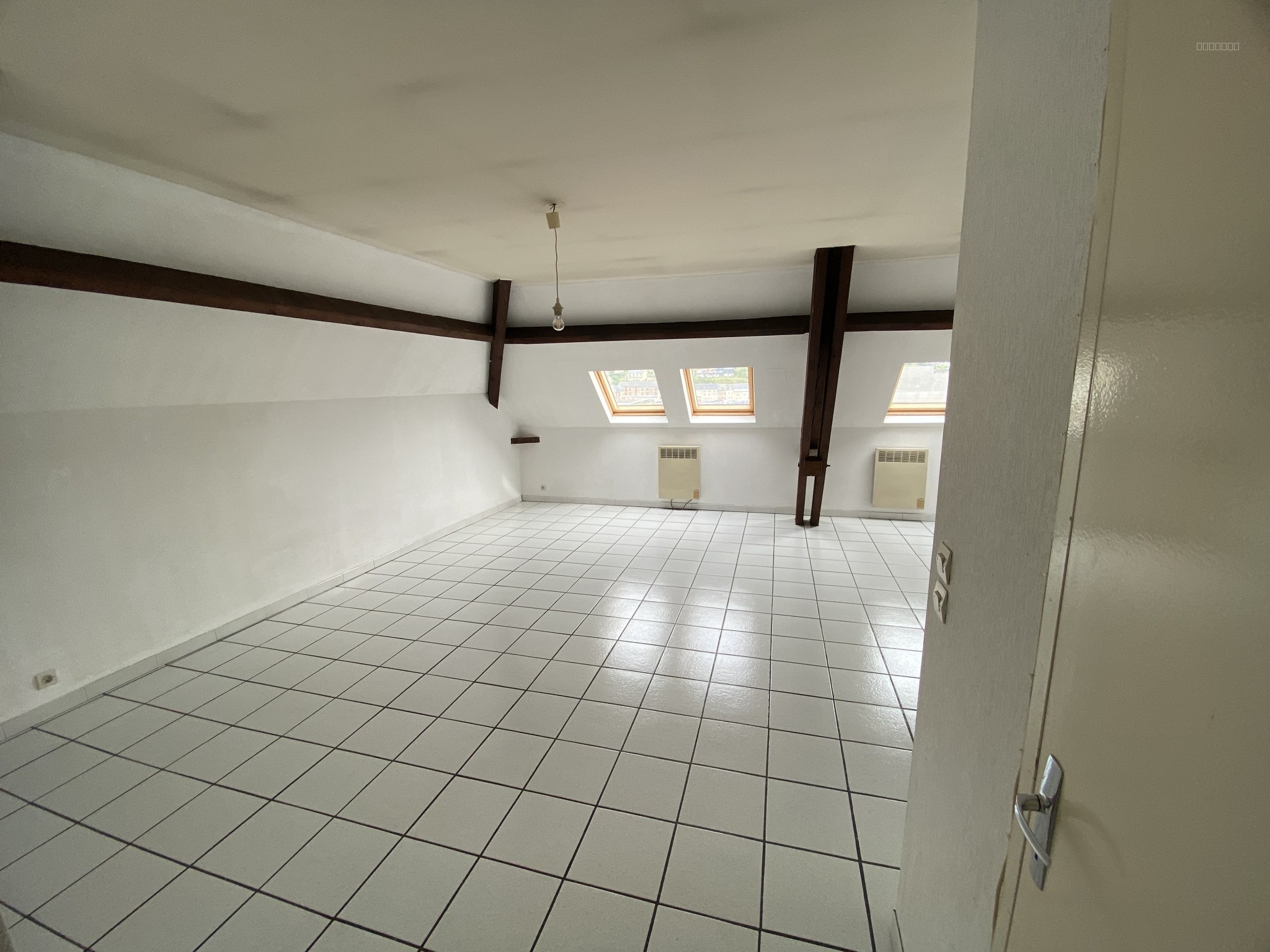 Appartement T2 de 37.8 m2 situé au 3ème et dernier étage d'un immeuble comprenant 8 lots à FECAMP — photo 3