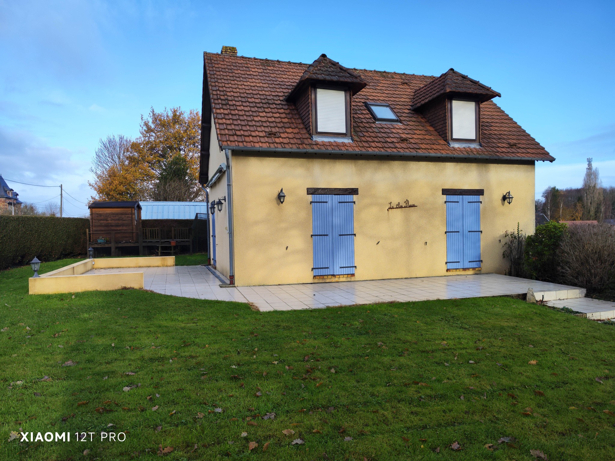 Bien immobilier à vendre à Lirac, 1 310 m² – photo 1 sur 17