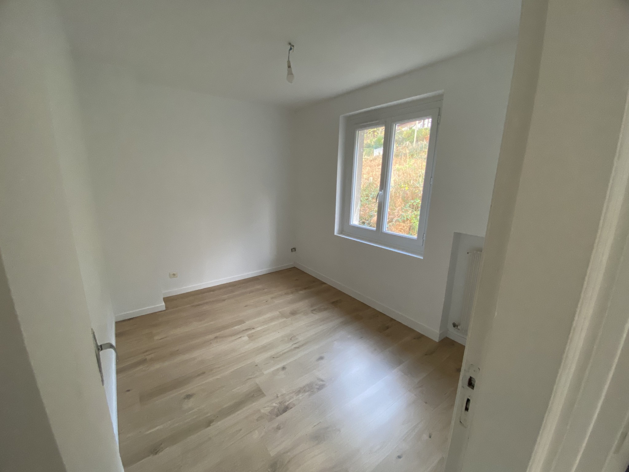 Maison mitoyenne T4 de 93 m2 avec garage et cours extérieure situé à YPORT — photo 10