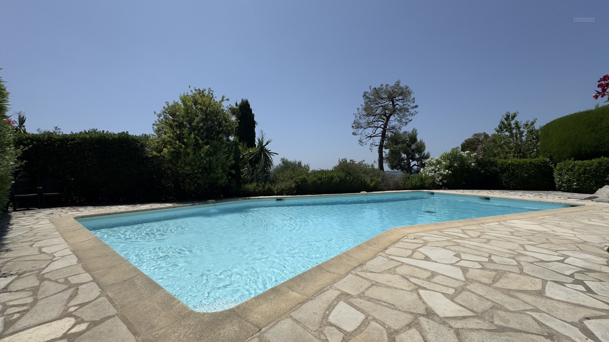 À vendre Studio vue Mer à Nice avec terrasse vue mer et piscine - Avenue de RIMIEZ — photo 3