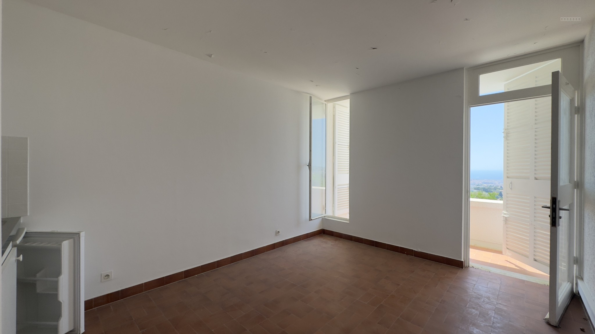 À vendre Studio vue Mer à Nice avec terrasse vue mer et piscine - Avenue de RIMIEZ — photo 5