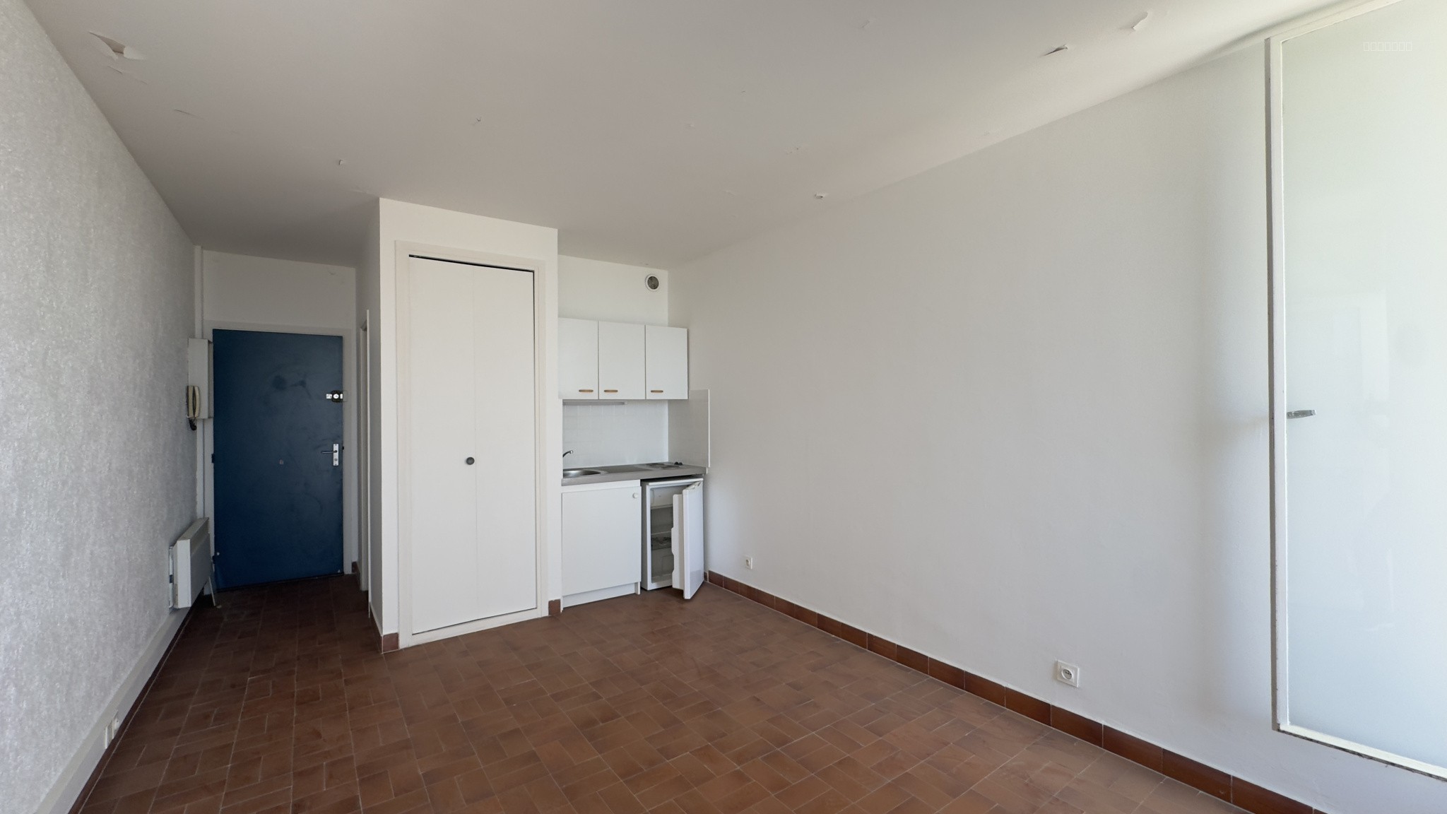 À vendre Studio vue Mer à Nice avec terrasse vue mer et piscine - Avenue de RIMIEZ — photo 7