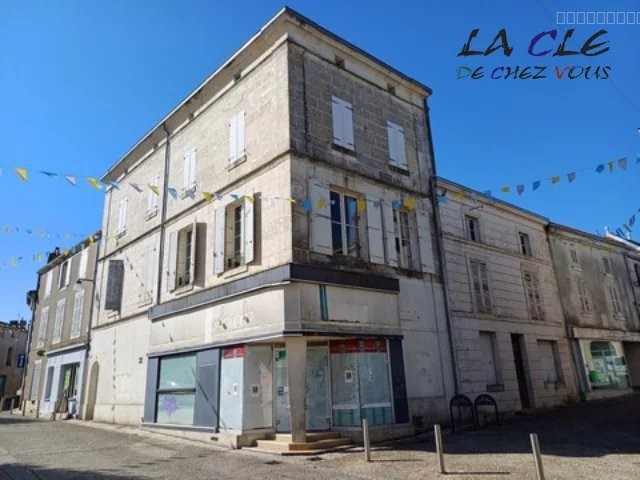 Immeuble à vendre à Coulonges sur l autize, 20 m², 12 pièces – photo 1 sur 6
