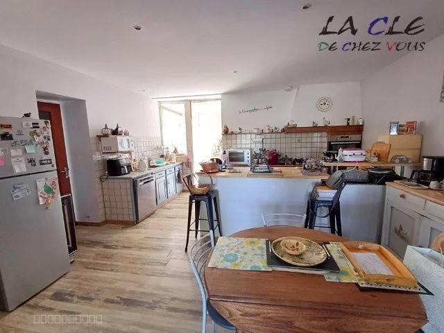 Maison à vendre à Puihardy, 2 430 m², 7 pièces – photo 2 sur 6