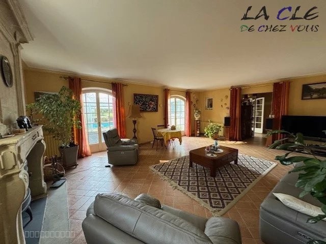 Maison à vendre à Coulonges sur l autize, 100 m², 11 pièces – photo 2 sur 6