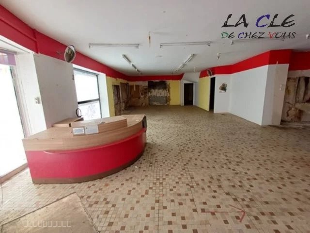 Immeuble à vendre à Coulonges sur l autize, 20 m², 12 pièces – photo 2 sur 6