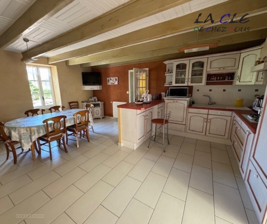 Maison à vendre à Fontenay le comte, 460 m², 6 pièces – photo 2 sur 6