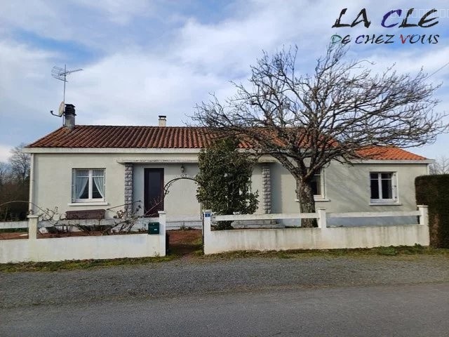 Maison à vendre à Vernoux en gatine, 29,3 m², 6 pièces – photo 1 sur 6