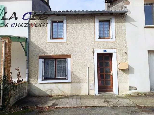 Maison à vendre à Moncoutant sur sèvre, 292 m², 3 pièces – photo 1 sur 6