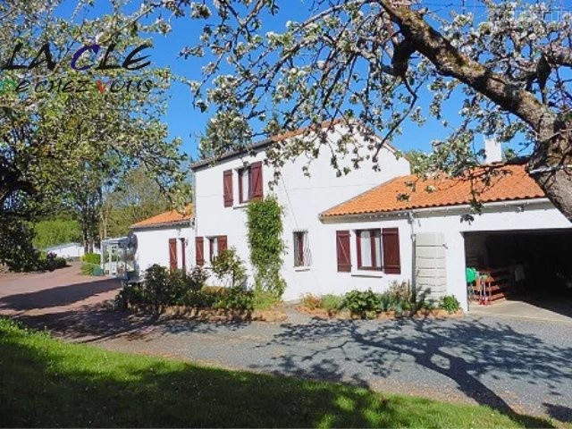 Maison à vendre à Faymoreau, 152 m², 12 pièces – photo 1 sur 6