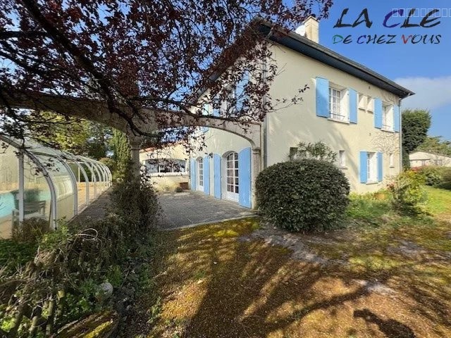 Maison à vendre à Coulonges sur l autize, 100 m², 11 pièces – photo 1 sur 6