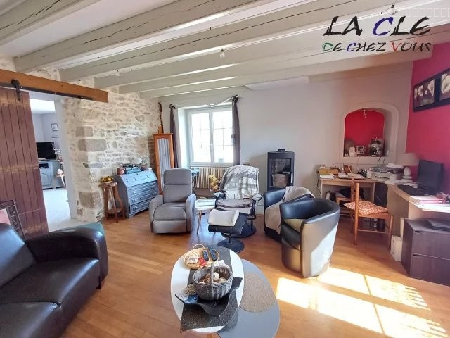 Maison à vendre à Puihardy, 2 430 m², 7 pièces – photo 3 sur 6