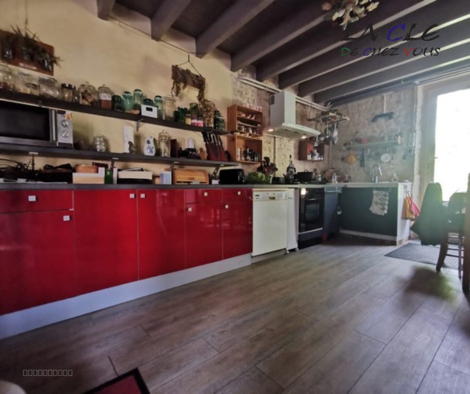 Maison à vendre à Coulonges sur l autize, 1 299 m², 7 pièces – photo 2 sur 6