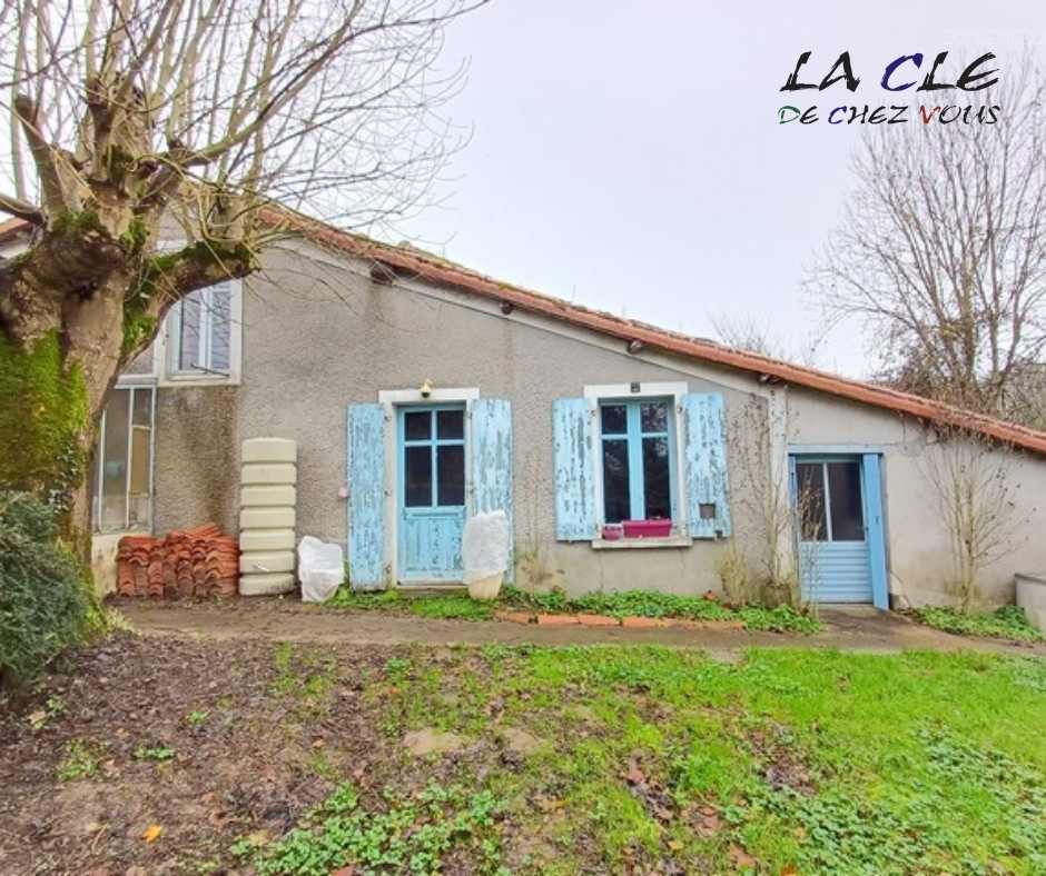 Maison à vendre à St pierre le vieux, 890 m², 3 pièces – photo 1 sur 6