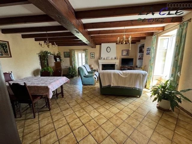 Maison à vendre à Le busseau, 680 m², 6 pièces – photo 3 sur 6
