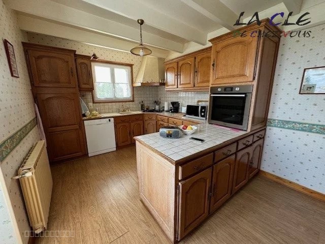 Maison à vendre à Le busseau, 680 m², 6 pièces – photo 2 sur 6