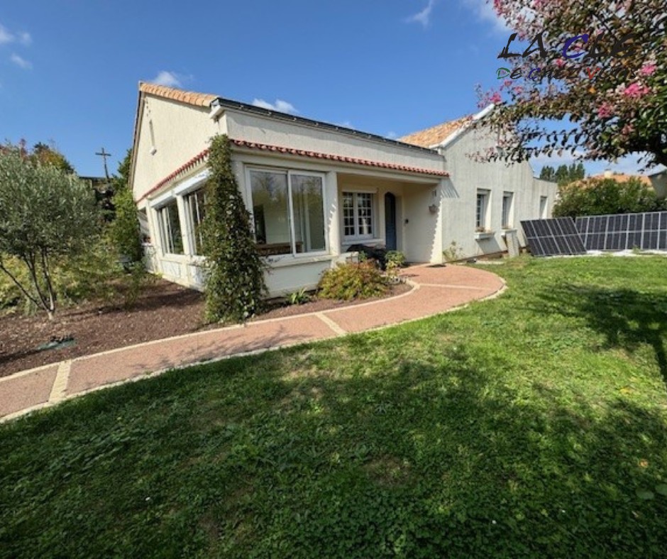 Maison à vendre à Benet, 17 m², 10 pièces – photo 1 sur 6