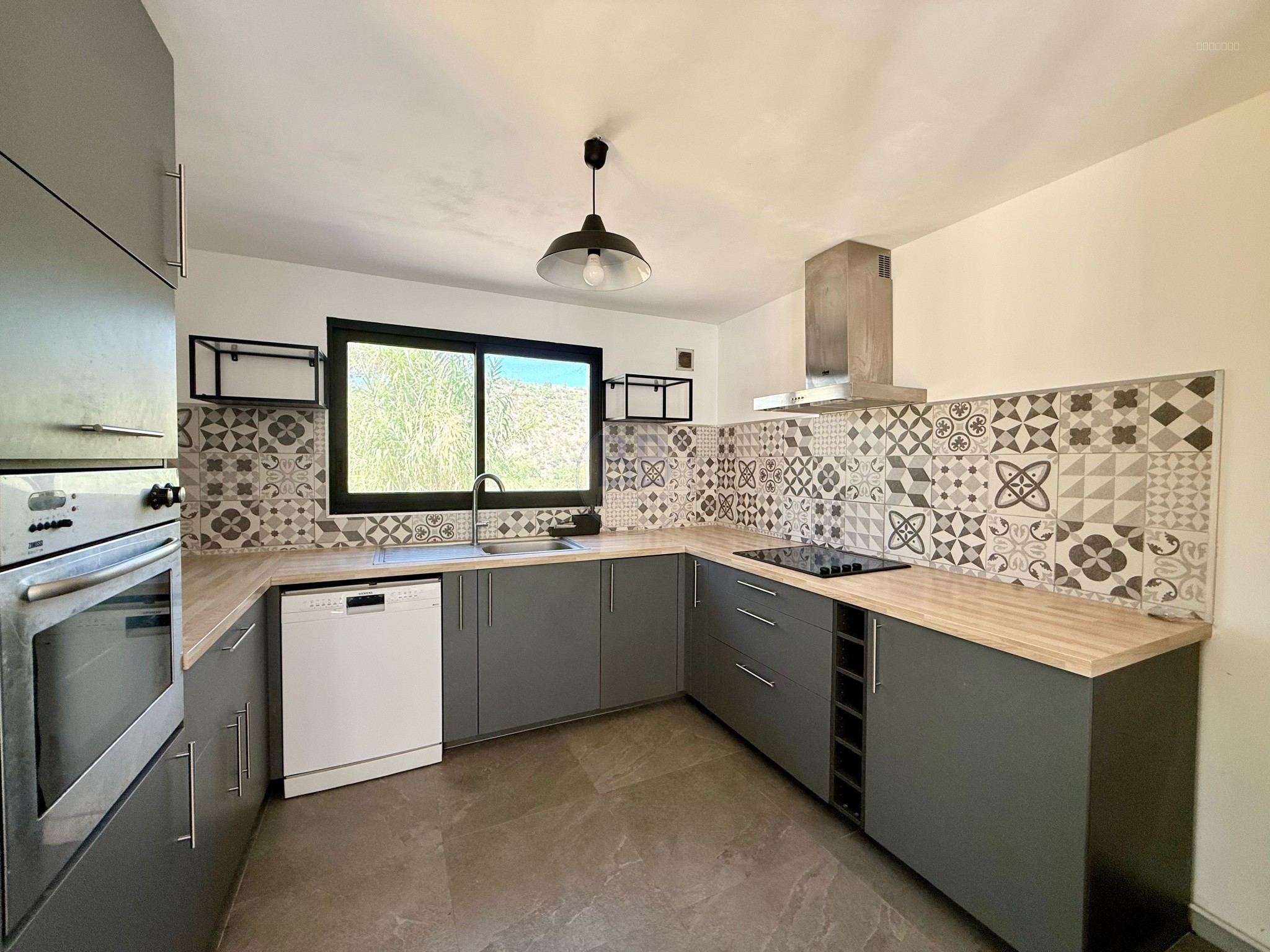 Vente villa 3 pièces rénovée à Fréjus avec piscine — photo 5