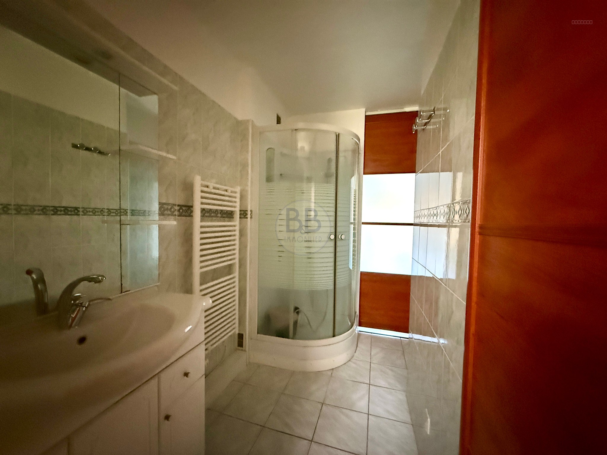 A VENDRE STUDIO DE 34 M2 RENOVE ST RAPHAEL PLAGES A PIED — photo 9