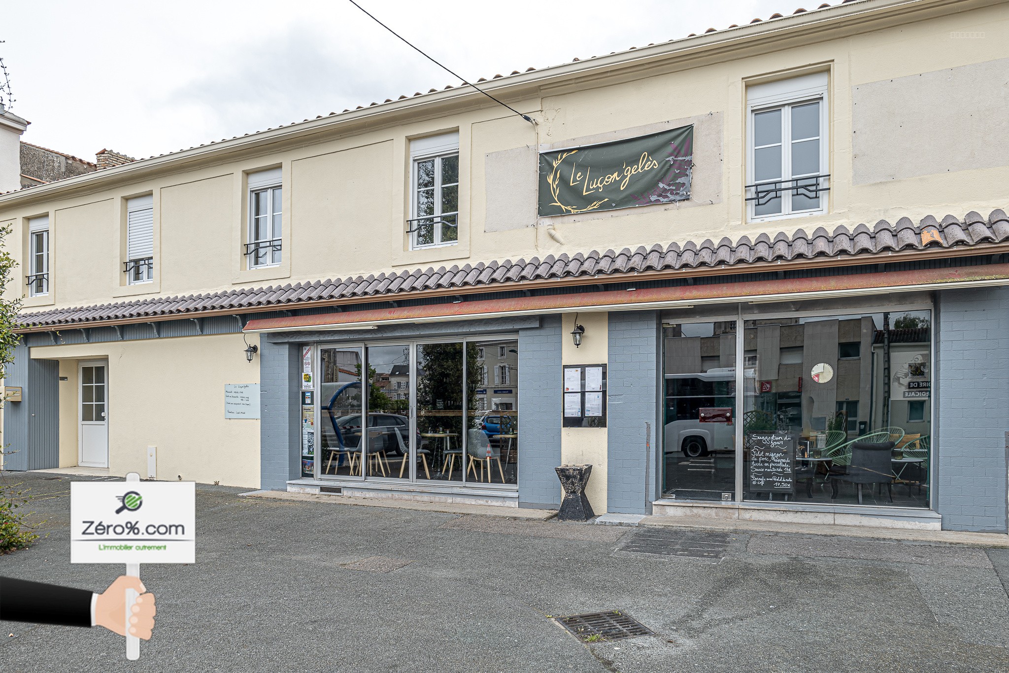 Ensemble immobilier : logements + local pro — photo 1