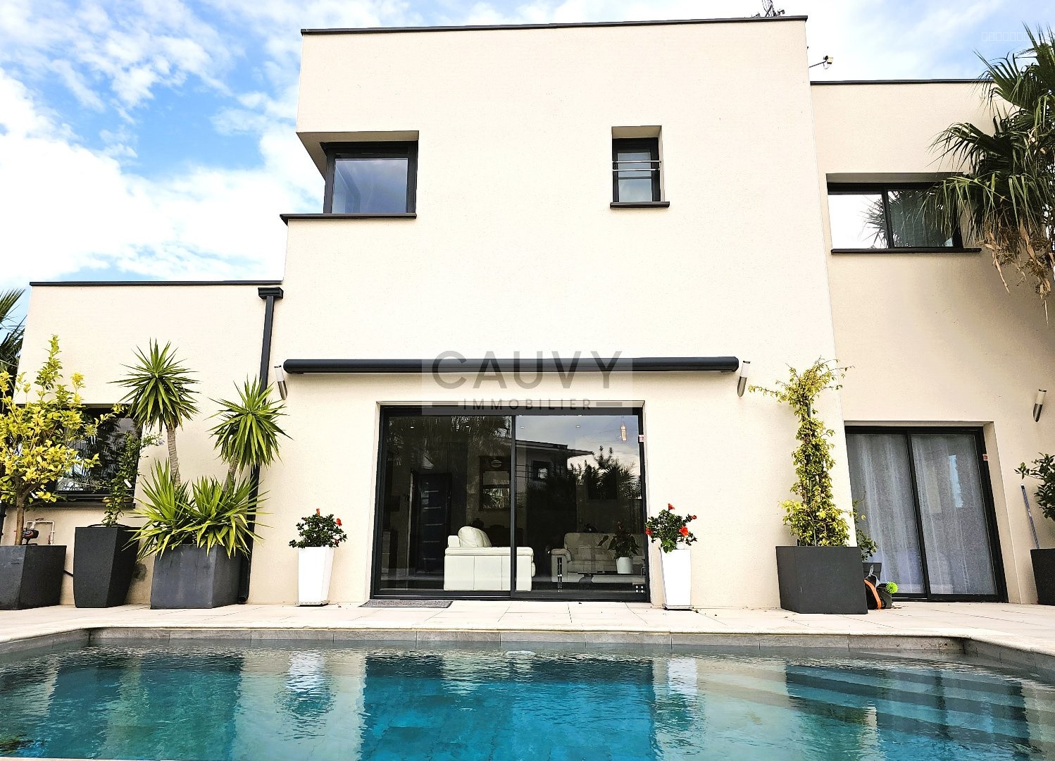 Villa à vendre à Agde, 225 m², 6 pièces – photo 1 sur 9