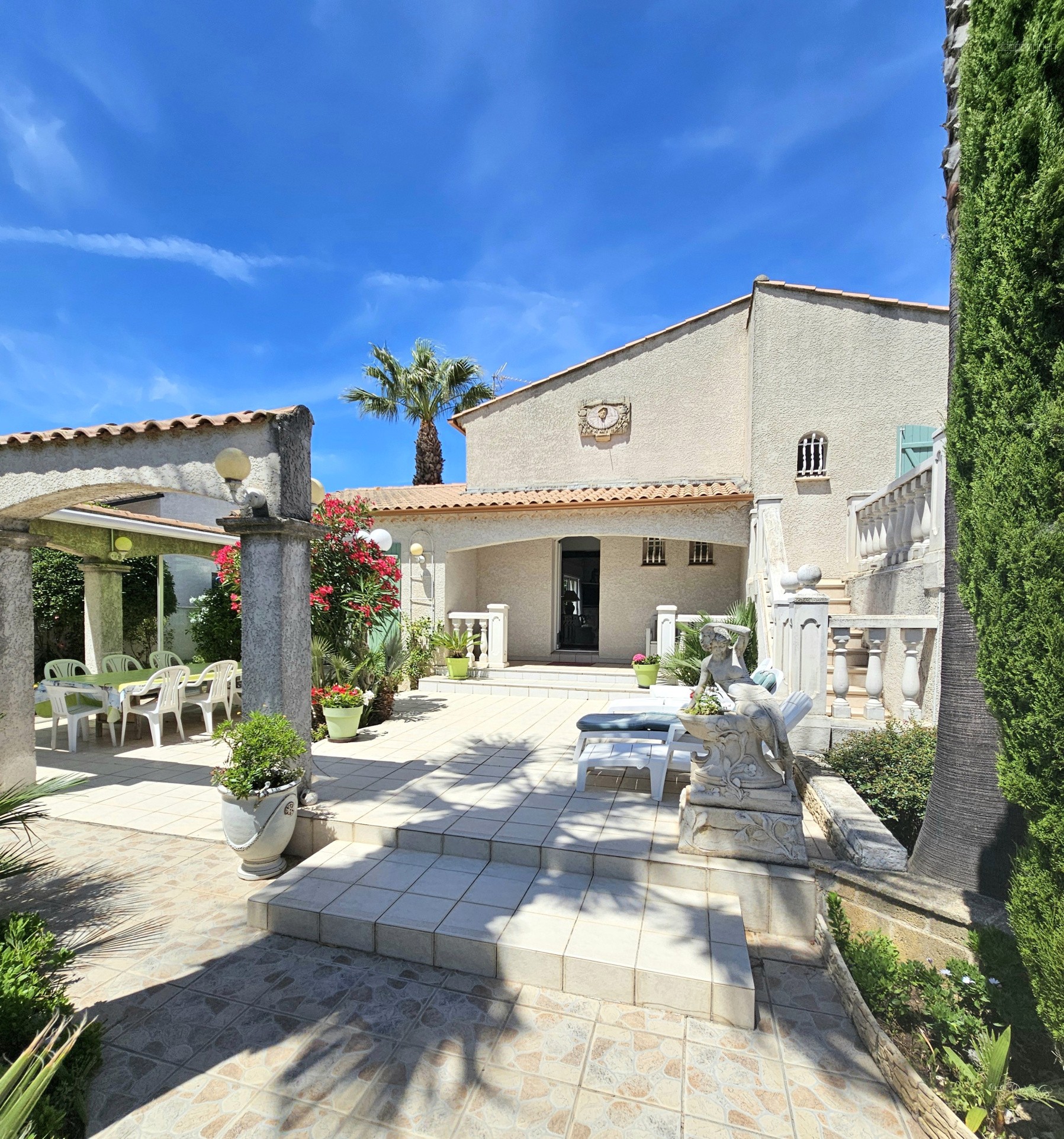 Villa à vendre à Agde, 200 m², 6 pièces – photo 1 sur 3