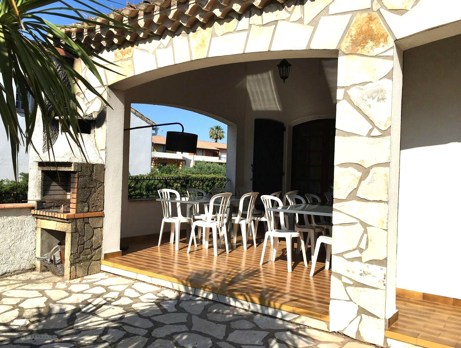 Villa à vendre à Agde, 330 m², 7 pièces – photo 2 sur 6