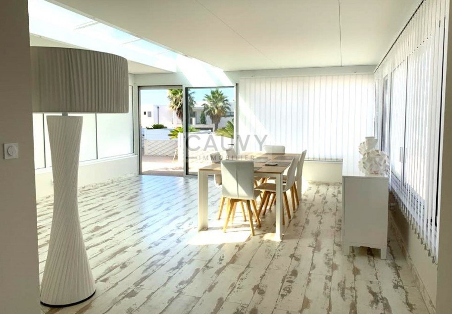 Bien immobilier à vendre à Le cap d agde, 200 m², 5 pièces – photo 1 sur 8