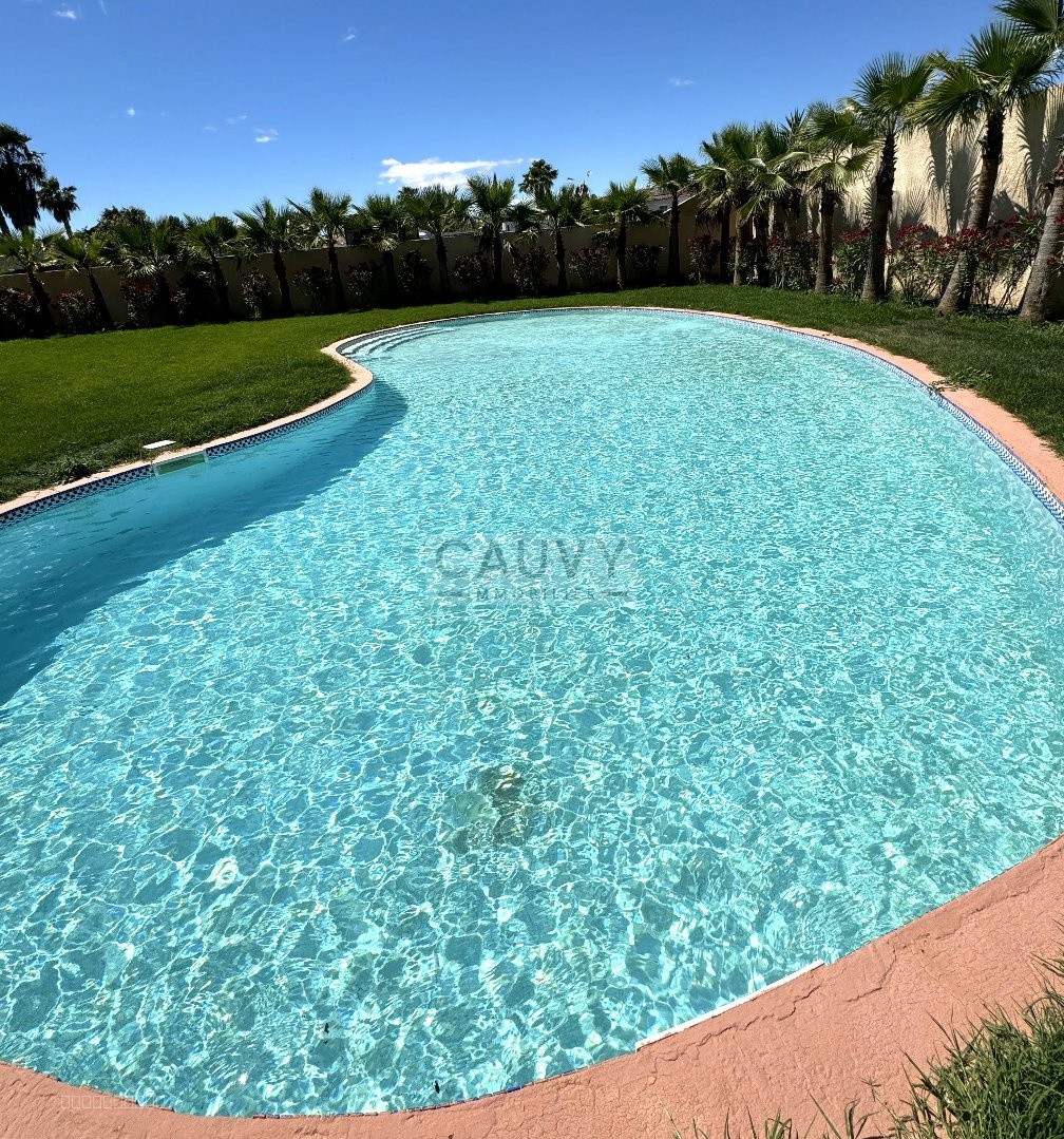 Villa à vendre à Agde, 230 m², 5 pièces – photo 2 sur 10