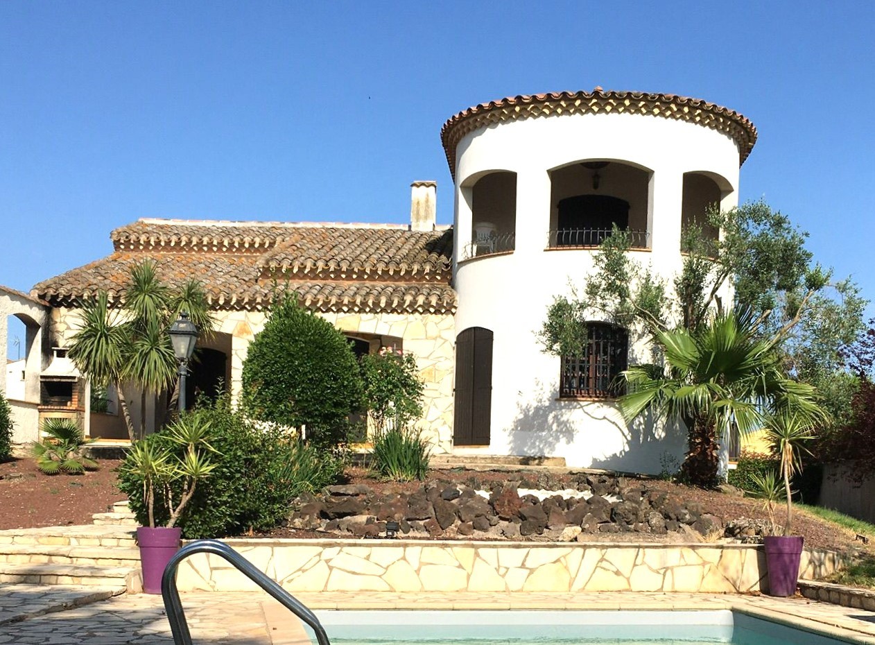 Villa à vendre à Agde, 330 m², 7 pièces – photo 3 sur 6