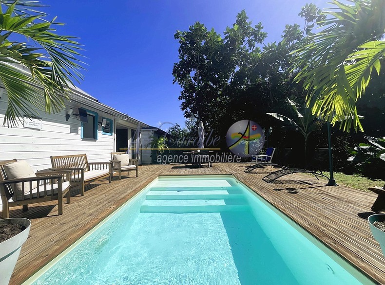 Villa à vendre à Sainte rose, 810 m², 4 pièces – photo 1 sur 10