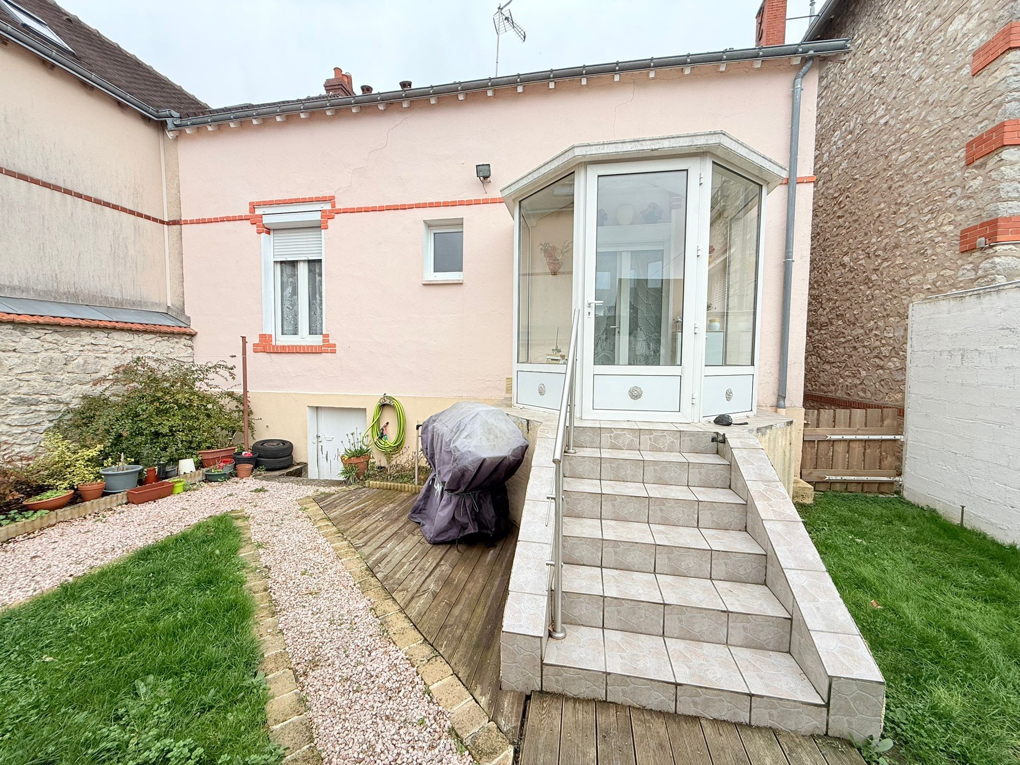 Local commercial à louer à Etampes, 56,5 m² – photo 1 sur 17