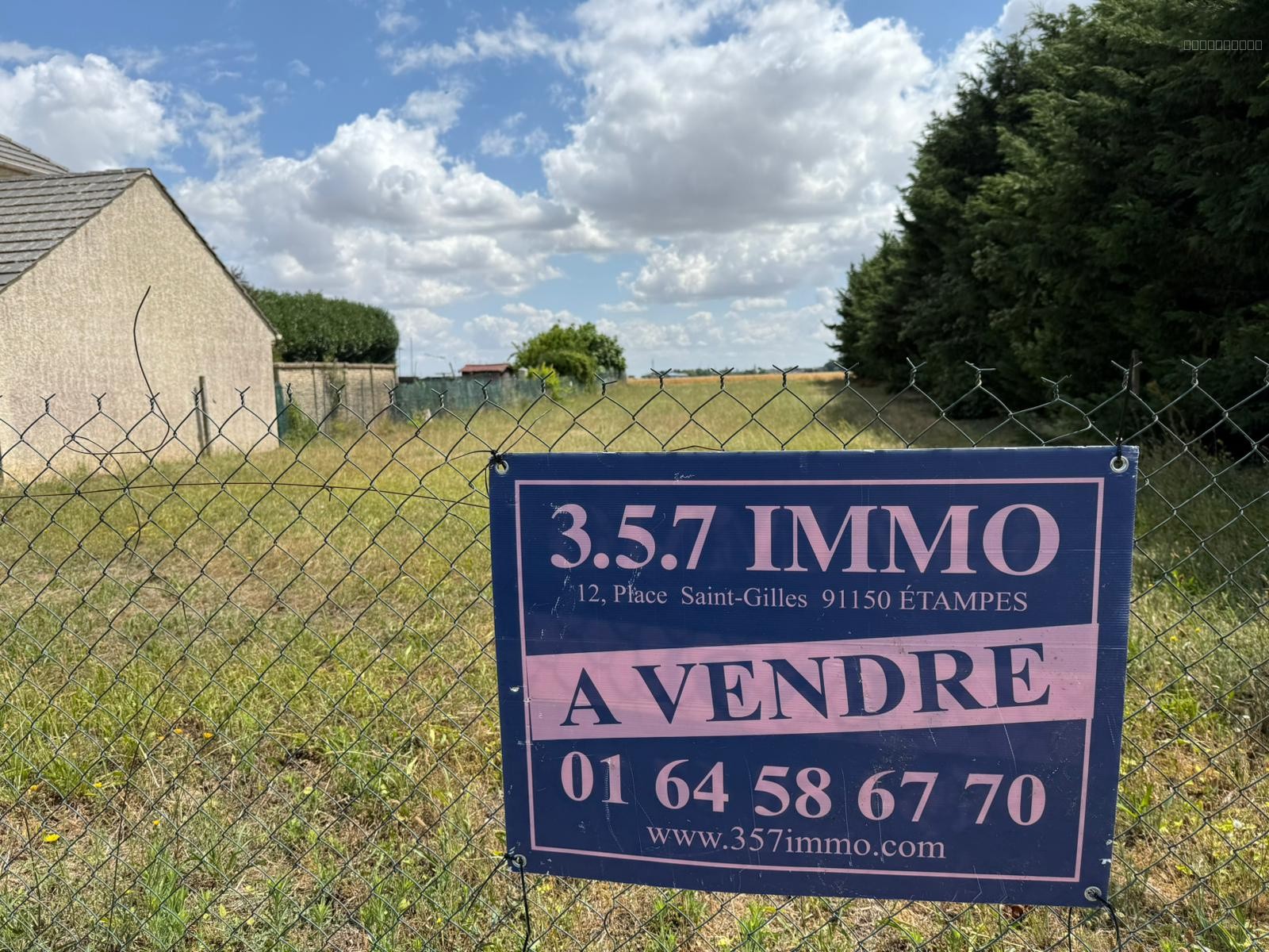 Bien immobilier à vendre à Erceville, 1 123 m² – photo 1 sur 3