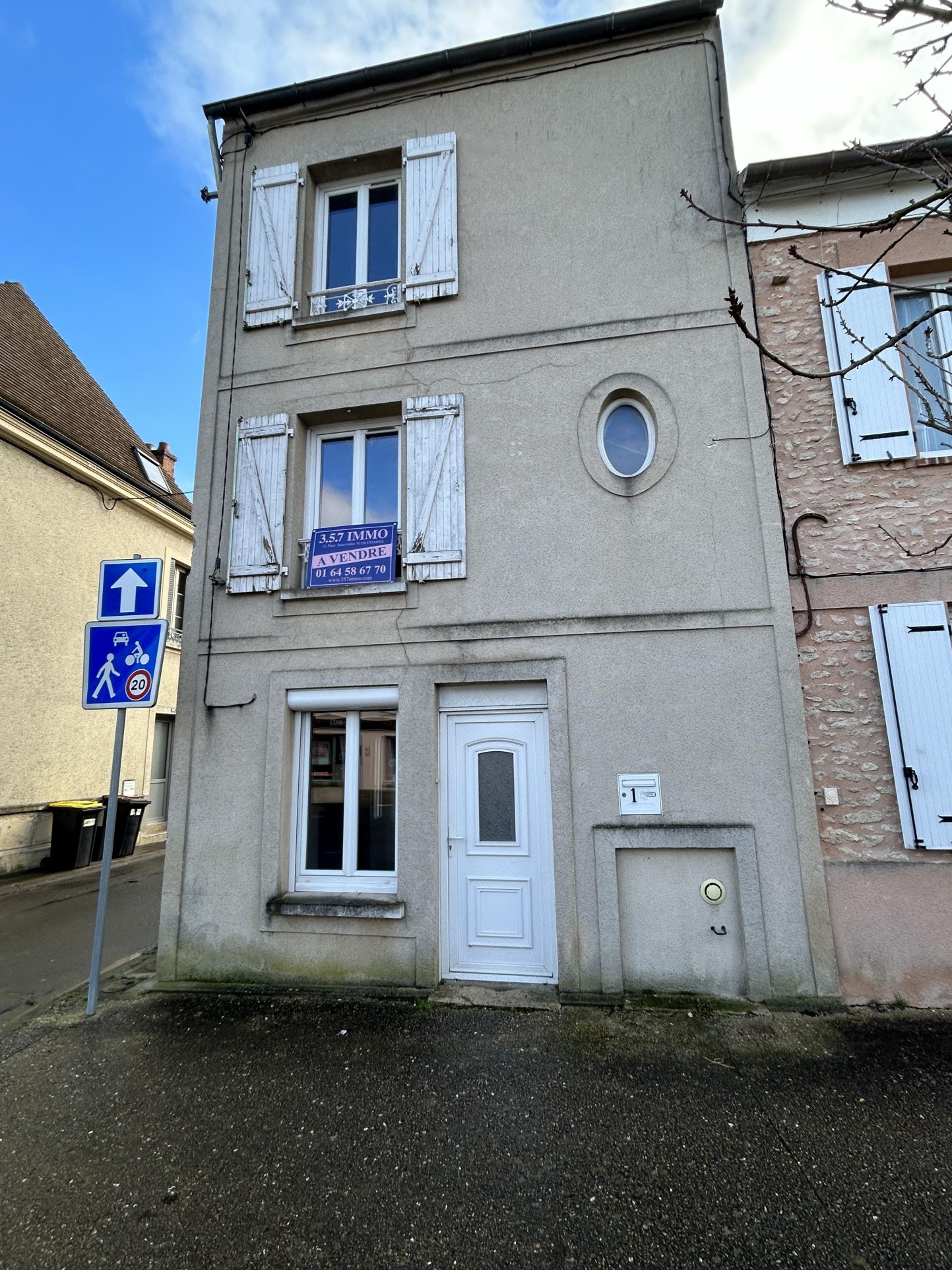 Maison à vendre à Angerville, 700 m², 4 pièces – photo 1 sur 10