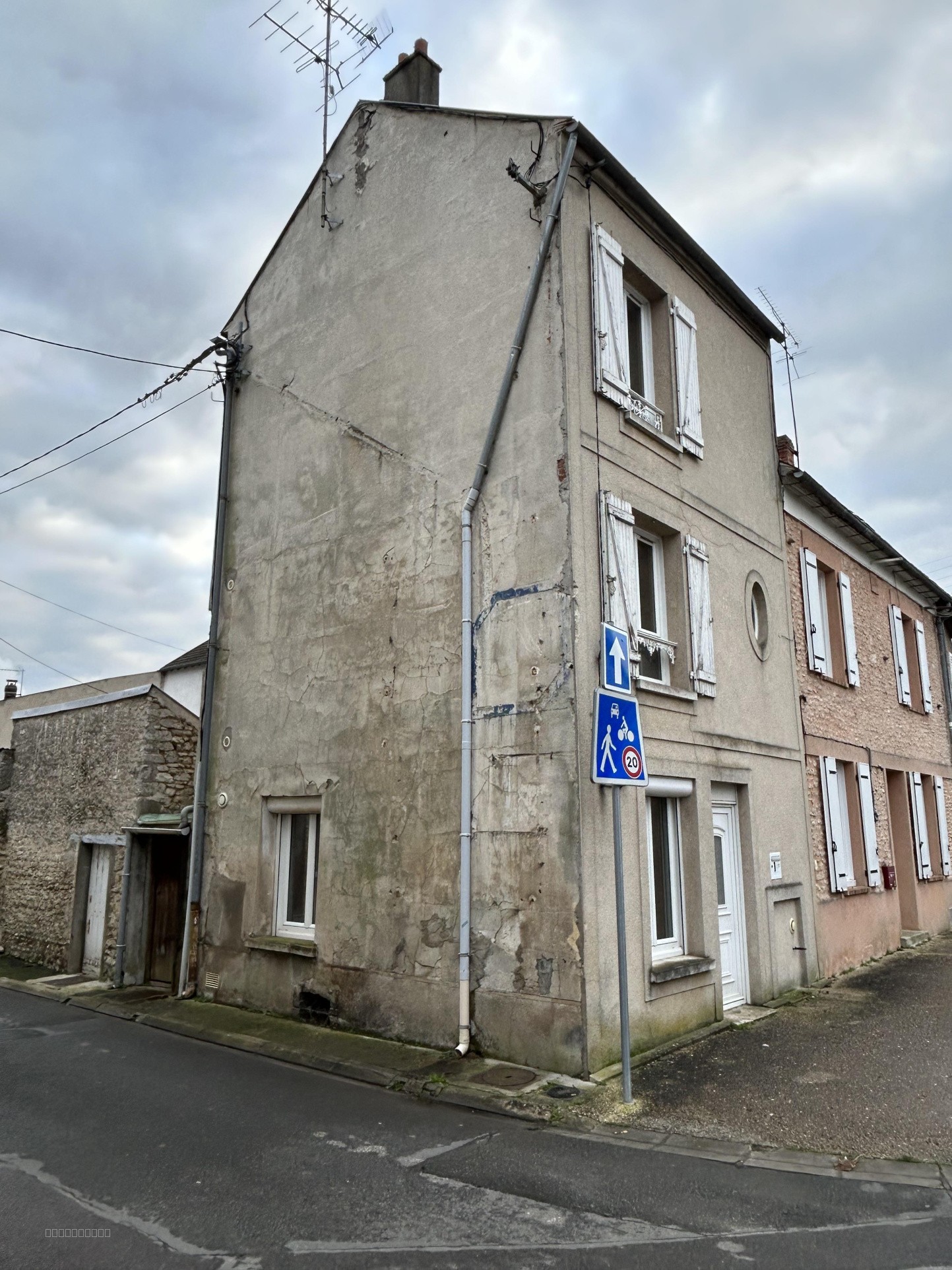 Maison à vendre à Angerville, 700 m², 4 pièces – photo 2 sur 10