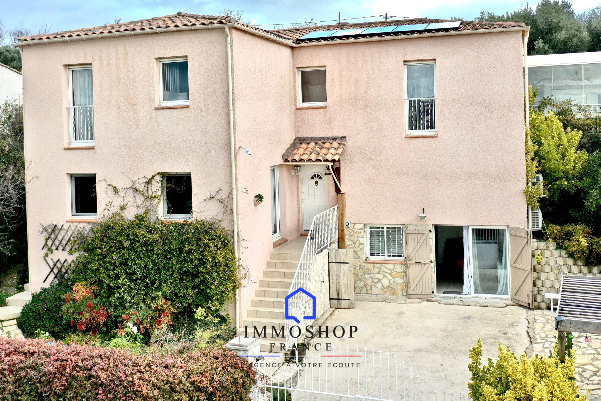 Maison à vendre à Marseille, 244 m², 7 pièces – photo 1 sur 14