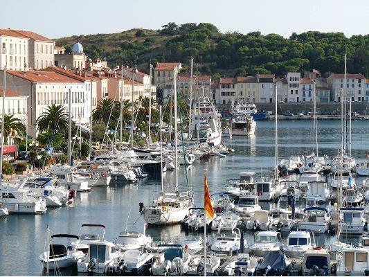 Bien immobilier à vendre à Port vendres, 699 m² – photo 1 sur 2