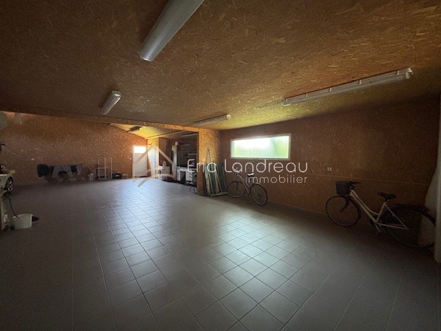 Ensemble immobilier avec deux maisons et garages — photo 20