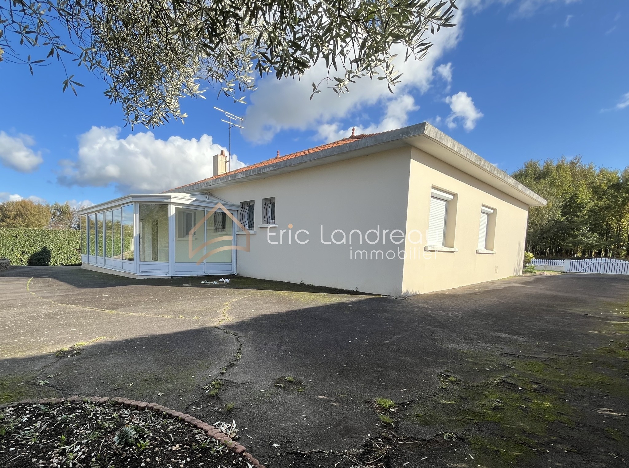 Maison à vendre à St mathurin, 480 m², 6 pièces – photo 1 sur 20