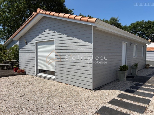 Ensemble immobilier avec deux maisons et garages — photo 7