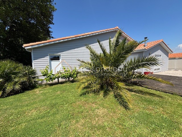 Ensemble immobilier avec deux maisons et garages — photo 4