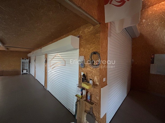 Ensemble immobilier avec deux maisons et garages — photo 19
