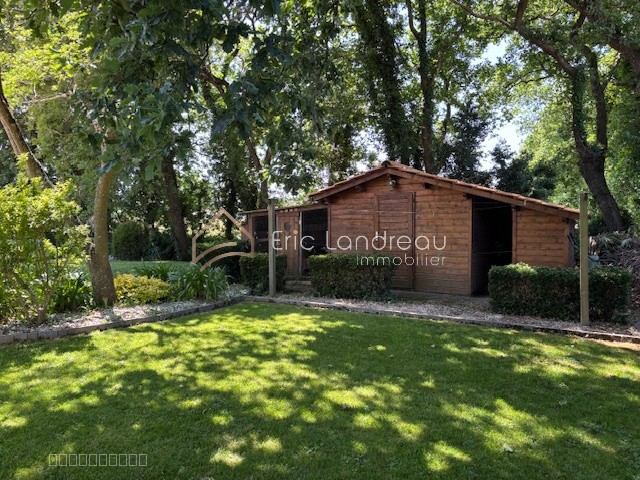 Ensemble immobilier avec deux maisons et garages — photo 8