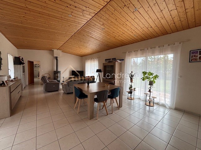 Maison avec garage et dépendance - 1700 m2 de terrain — photo 5