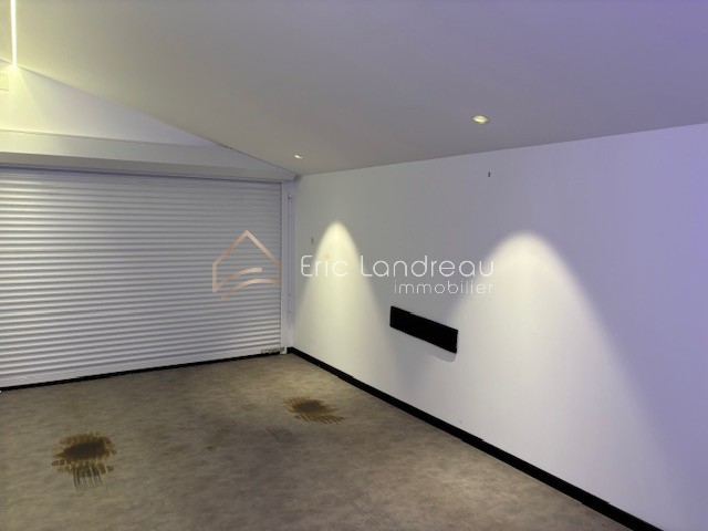 Ensemble immobilier avec deux maisons et garages — photo 16
