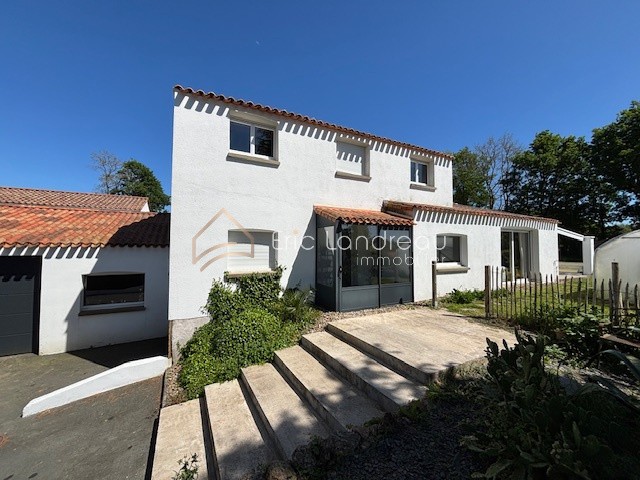 Maison à vendre à Poiroux, 60 m², 7 pièces – photo 1 sur 17
