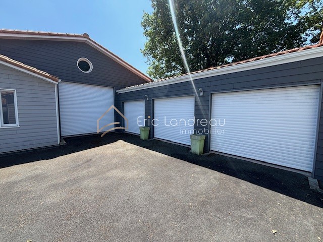 Ensemble immobilier avec deux maisons et garages — photo 5