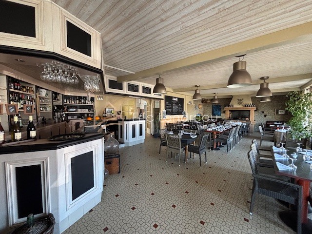 Immeuble à vendre à Avrille, 320 m², 10 pièces – photo 3 sur 10